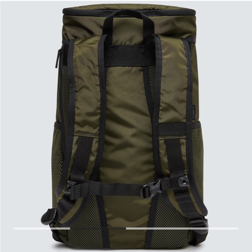 Oakley clean days backpack. Dark green. NWT